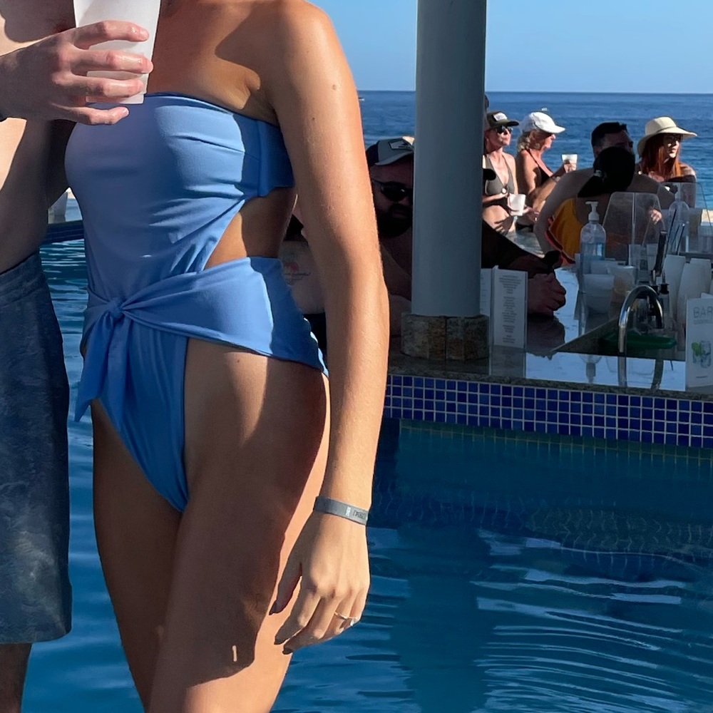 Like new onia suit high rise strapless